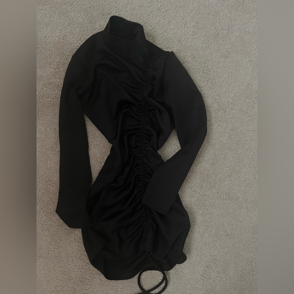 Adjustable long sleeves black dress.